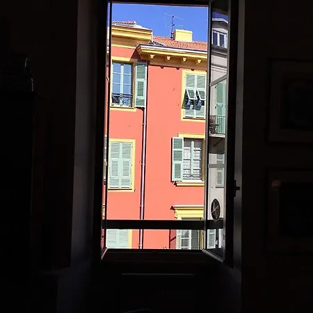 Spacious 3 Bed In The Heart Of Appartement *