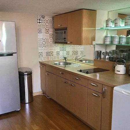 Apartment Spacious 3 Bed In The Heart Of