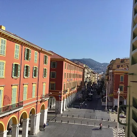 Spacious 3 Bed In The Heart Of Apartment